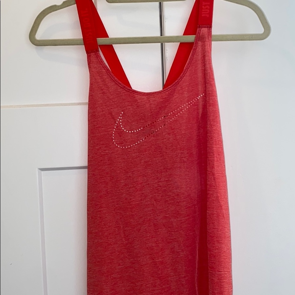 Nike workout Tank with adjustable straps!
